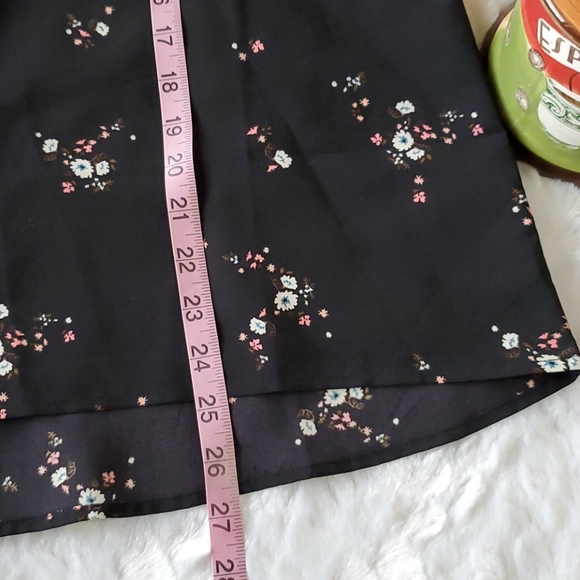 ABOUND Black floral print flowy deep armholes sleeveless top Lg. - Picture 5 of 6